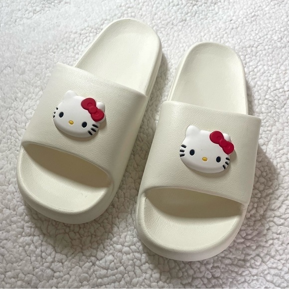 🌸NWT Hello Kitty Summer Slippers Sandals - WHITE - US 6-6.5 👡 - Picture 4 of 4